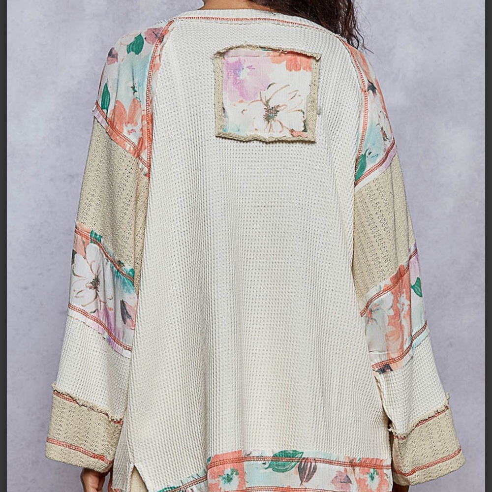 P668–(SHIPPED) POL Cream and Floral Peace Sweater Tunic - Picture 3 of 4